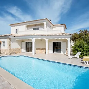 casa-das-romanzeiras.hotelaalgarve.com/